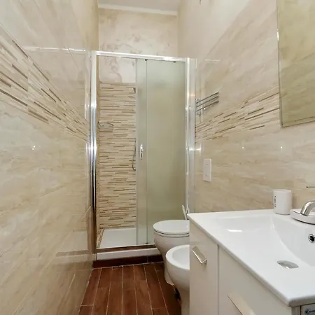 Deluxe And One Chilling Jacuzzi 4*