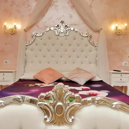 Deluxe And One Chilling Jacuzzi