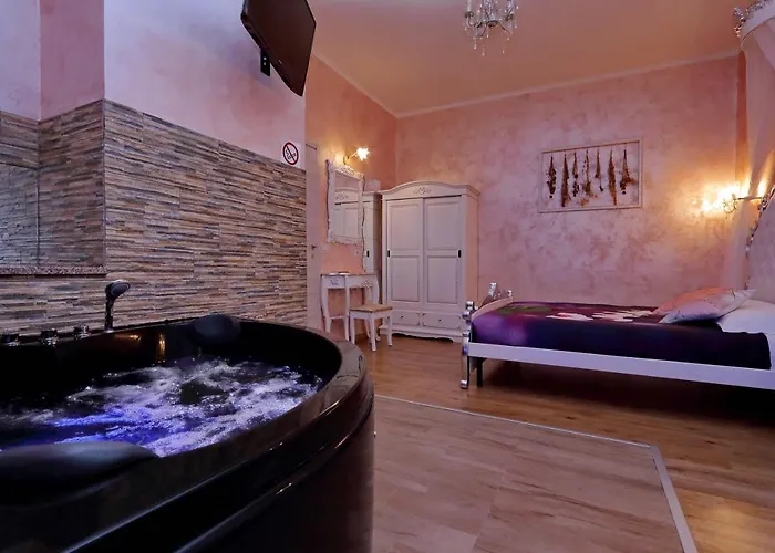 Deluxe Rooms&one Chilling Jacuzzi Maison d'hôtes