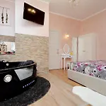 Deluxe And One Chilling Jacuzzi بيت ضيافة 4*